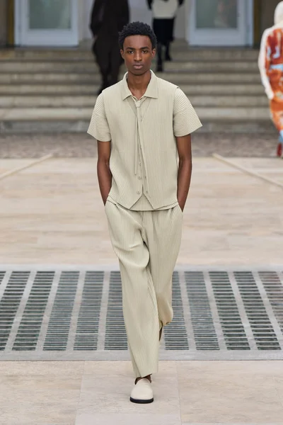 Look 27